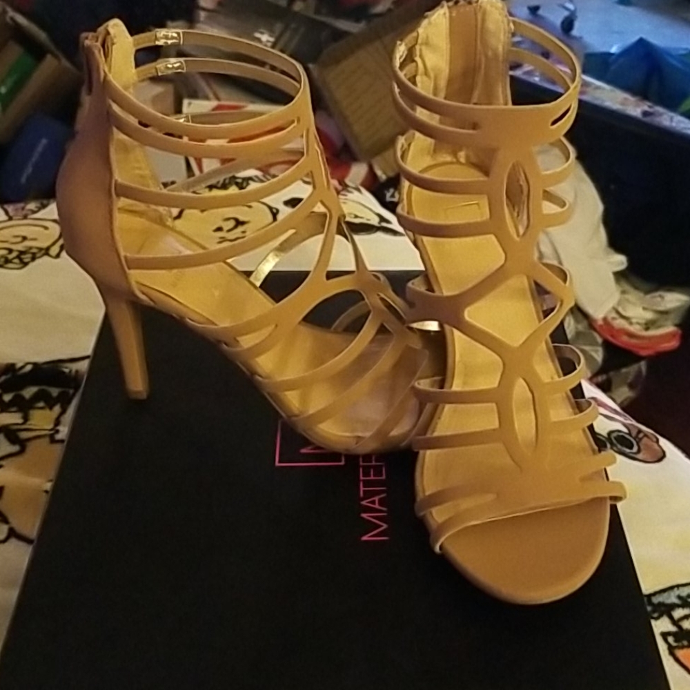 Brand new tan heels